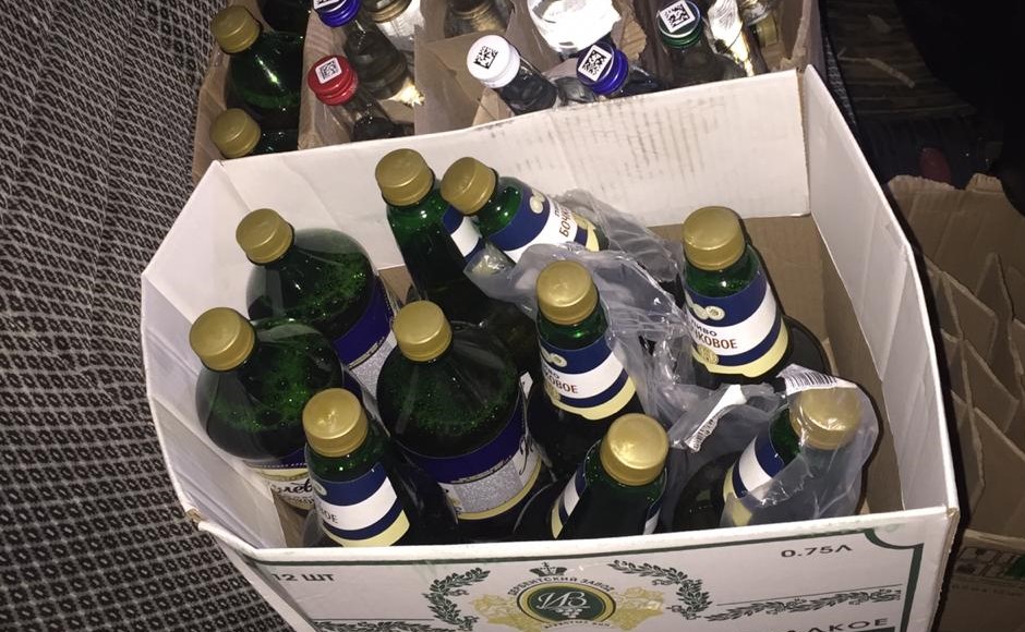 С вином виноватый. В Ненецком округе полицейские снова пресекли продажу алкоголя через интернет
